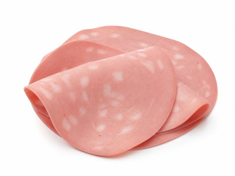 Mortadela – białko 16g, kalorie 311 kcal, węglowodany i tłuszcz na 100g | zdrowe odżywianie